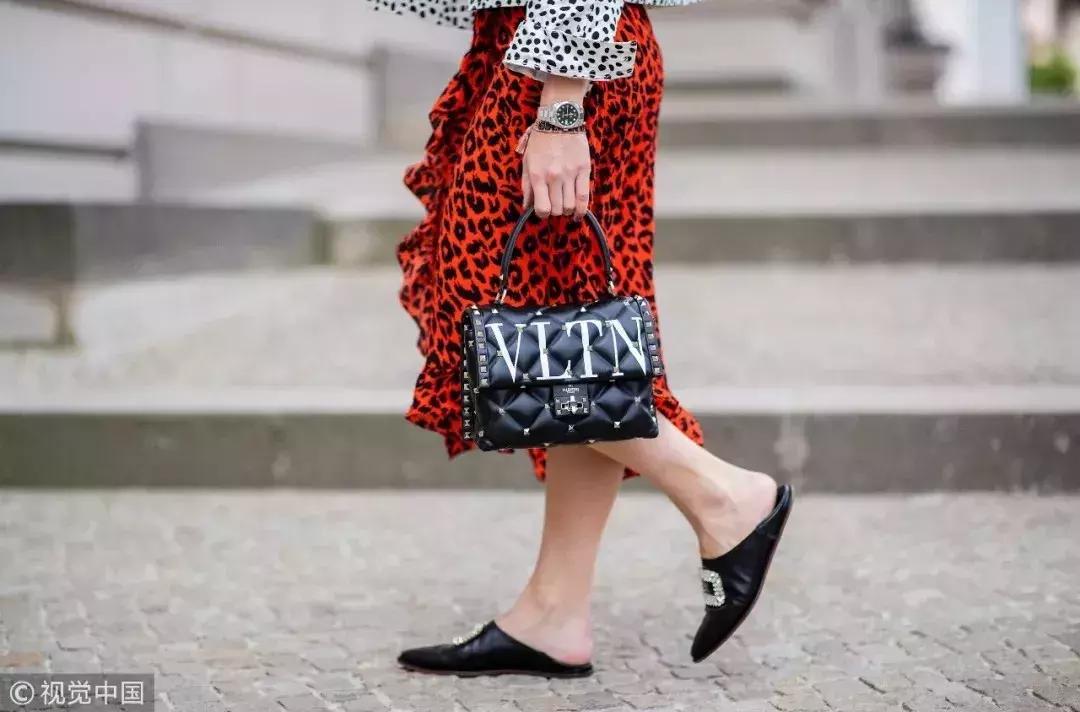 刘雯、倪妮不费力就很时髦原来是脚上的拖鞋太美了