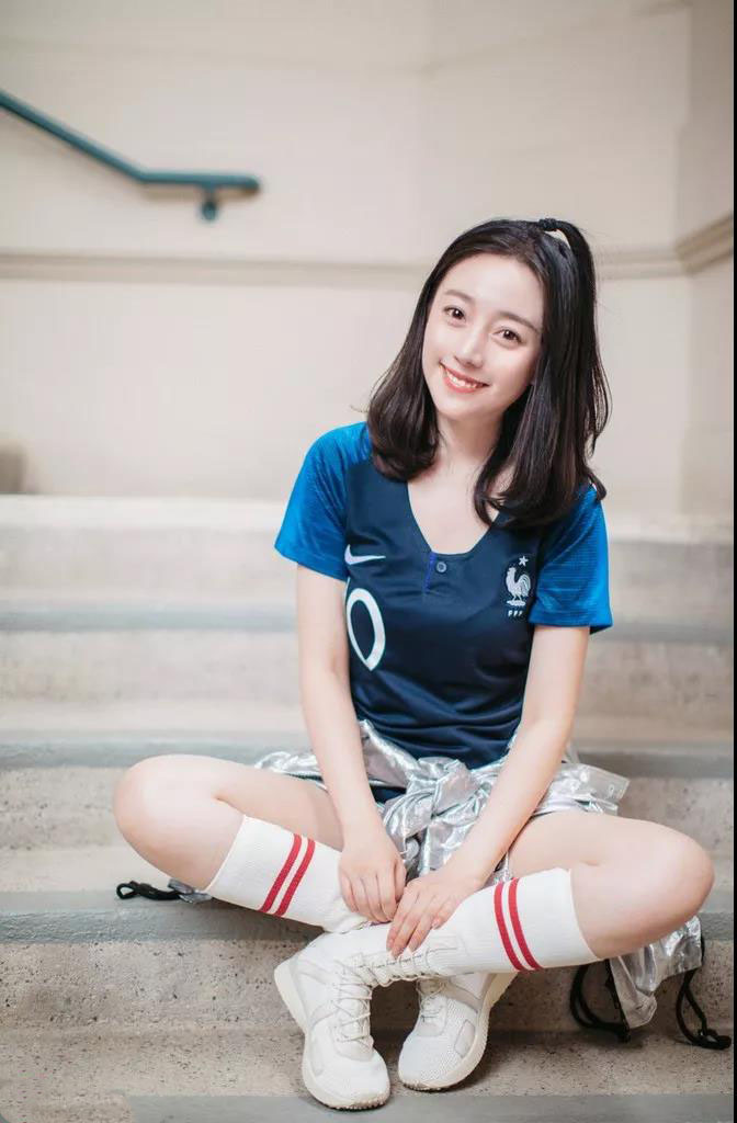 谁说球衣不是时髦的衣服?明明可以性感与可爱兼具