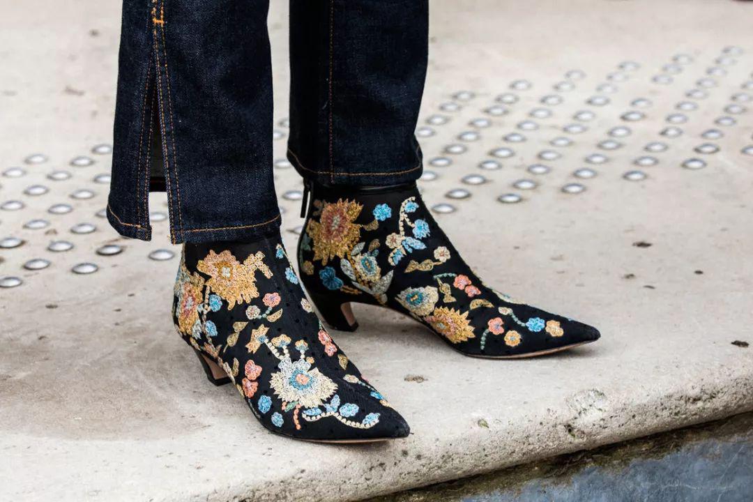 新买的鞋子总是磨脚,新鞋磨后脚跟有什么好方法处理吗