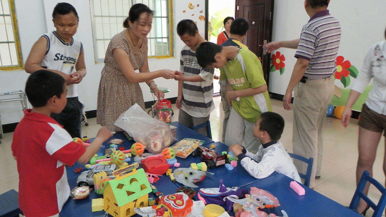 孩子和小伙伴起冲突，爸妈要当好“灭火器”，别让坏事变好事