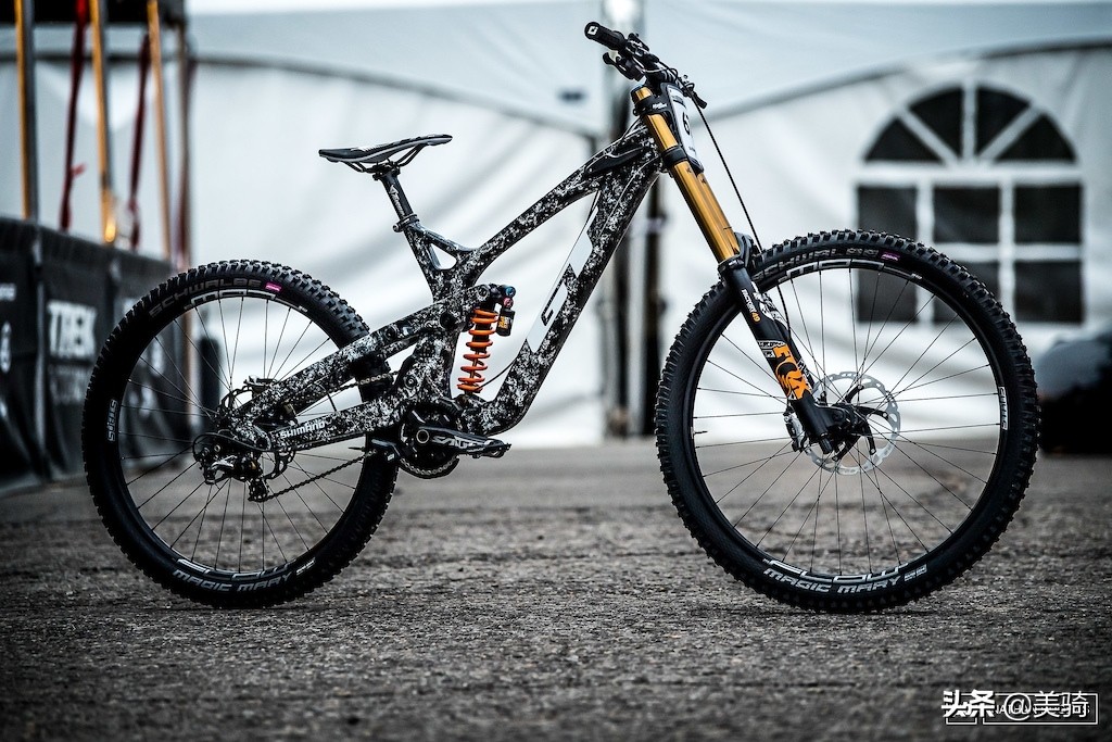 山地车的避震为什么那么硬,山地车有避震就可以为所欲为吗