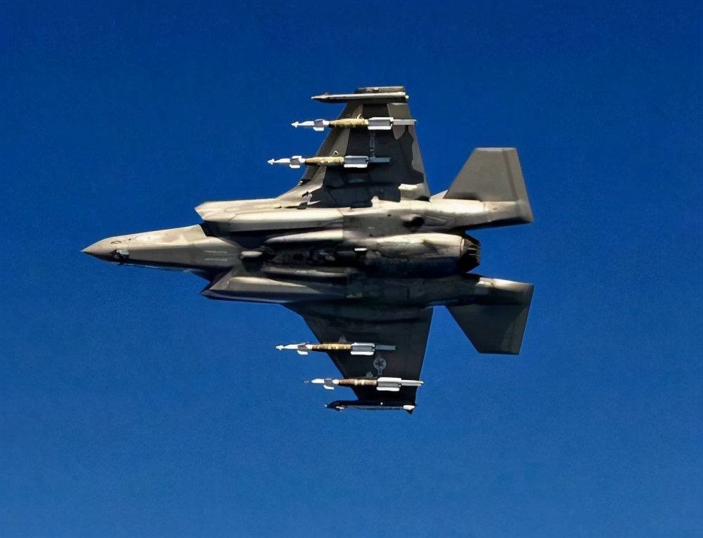 美国回过头采购非隐身战机，这坑咱可不能跟