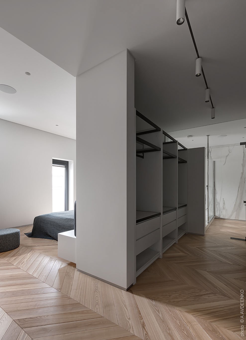 原木地板全屋搭配白色家具效果图,七里河中式原木整装全屋家具定制