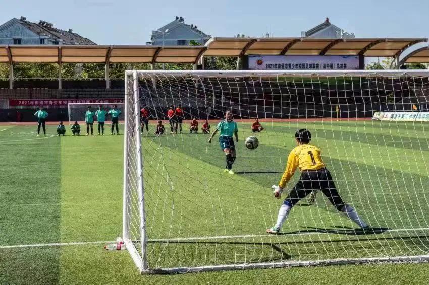 “赛”动青春“足”够精彩