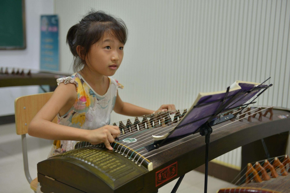 学古筝的好处一句话概括,古筝学习的最佳年龄和好处