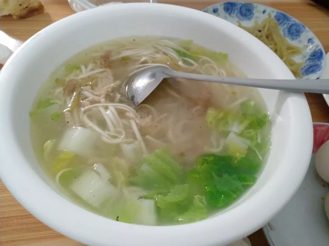 姝︽眽鑻变鸡灏忓眿,姝︽眽鏈夊効绔ヨ鏂界殑鎴胯溅钀ュ湴