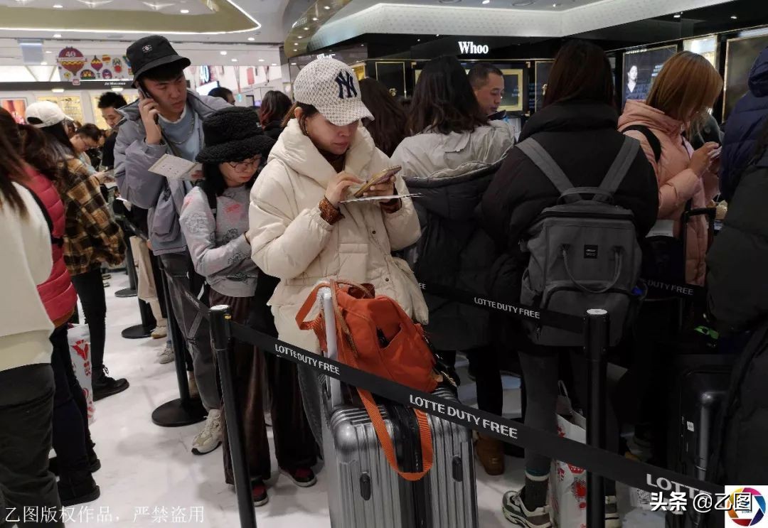 韩国免税店抢购中国游客,韩国免税店爆火