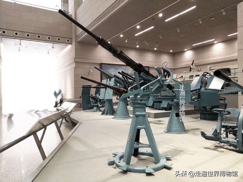 现代军舰装备舰炮,军事博物馆导弹展览品