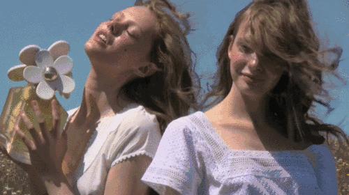 闻了让人上瘾的香水 (女生闻了上瘾的橘味香水)