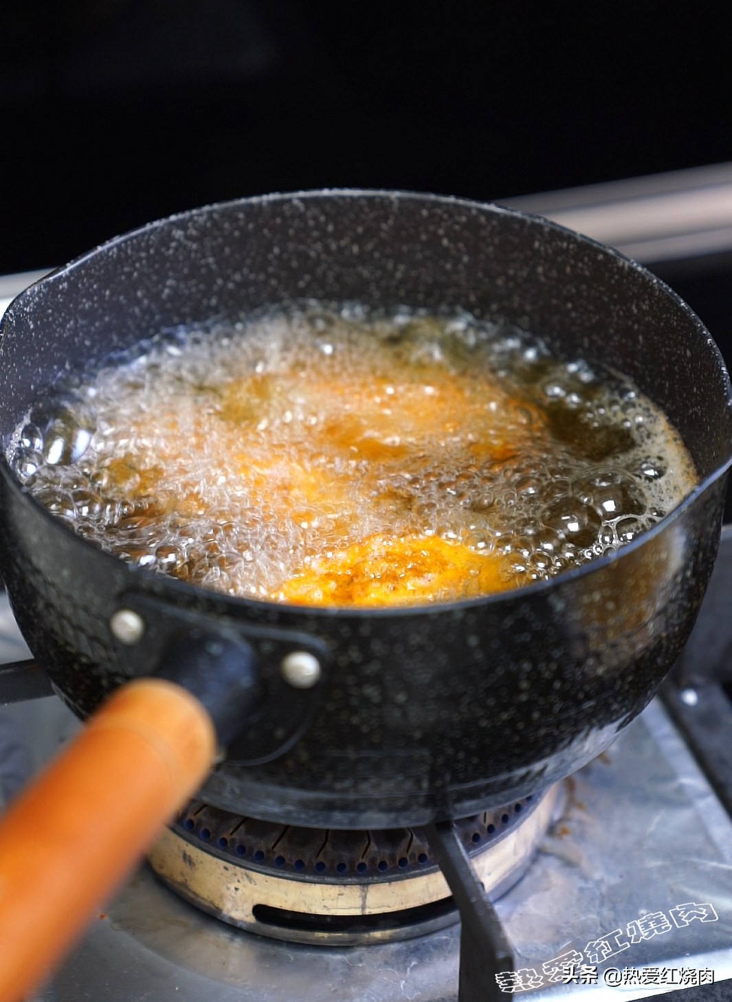 鸡翅最好吃的做法入口酥脆,鸡翅要怎么炸才好吃又有营养