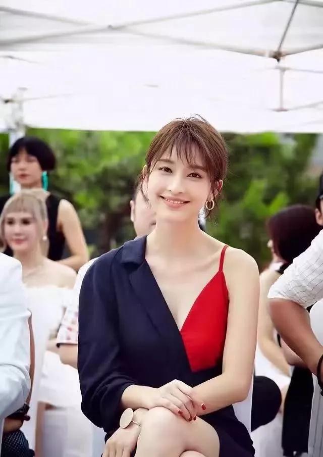 卷发老气怎么补救,直发显年轻卷发显老气