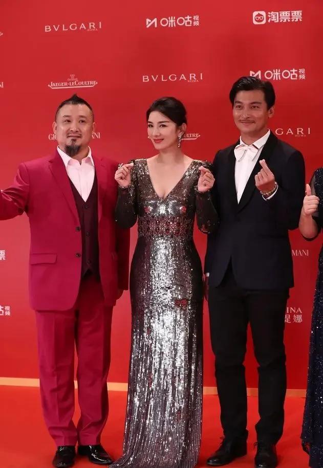 黄奕颜值天花板时刻,黄奕被嘲脸肿不像样