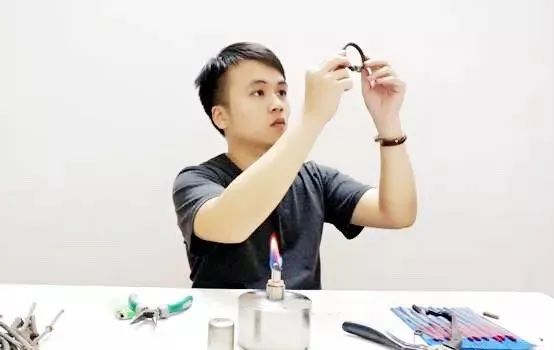 鸡血藤手镯是什么东西制作的,鸡血藤手镯用的是根部还是枝干