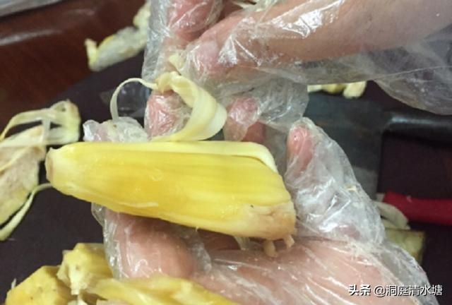 菠萝蜜切开有白色的黏液正常的吗,菠萝蜜上的黏液如果弄手上怎么办