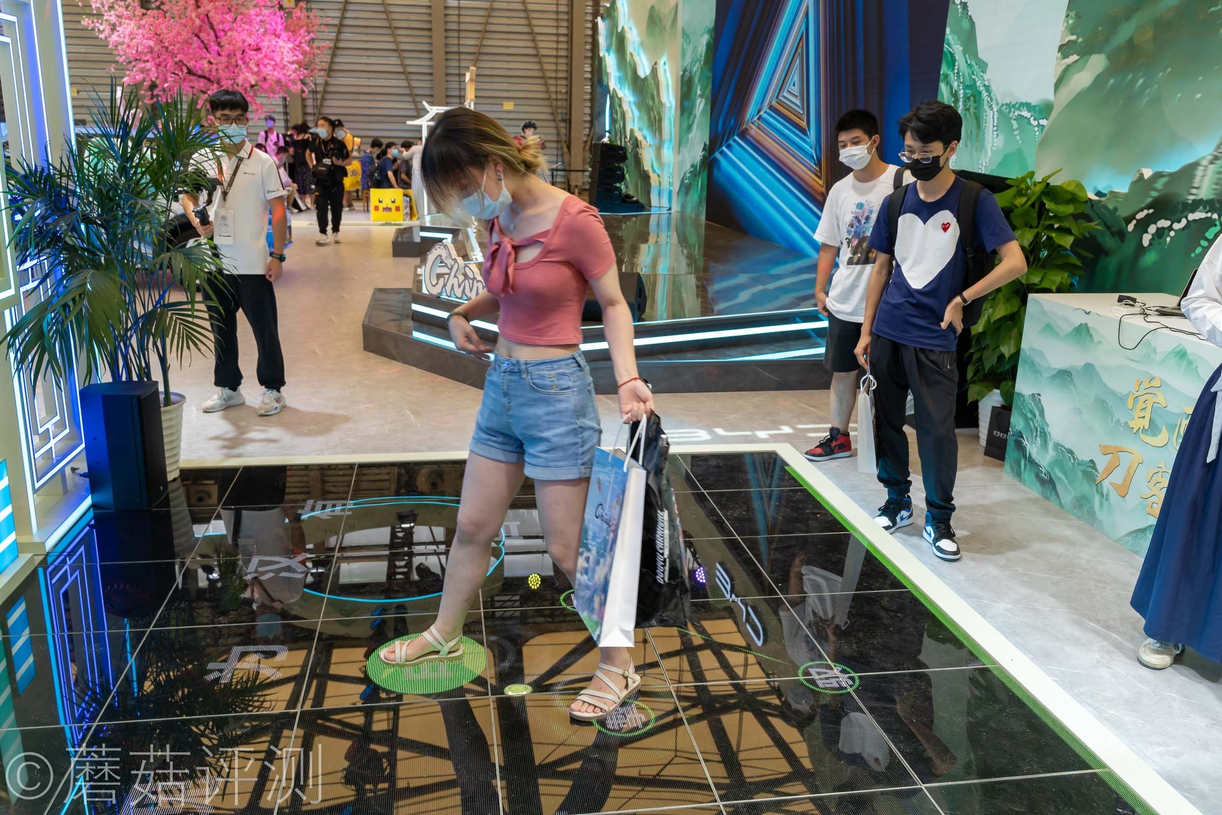 又有啥好玩的？蘑菇带你逛ChinaJoy2021，硬件、车和漂亮的小姐姐