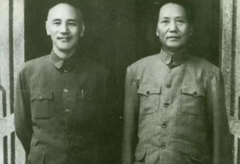 重庆谈判期间，毛主席一支烟让蒋介石后怕不已：此人不可轻视