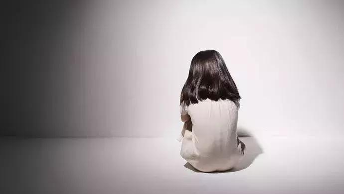 少女20天内遭生父多次性侵，生母竟帮忙捂嘴充当帮凶