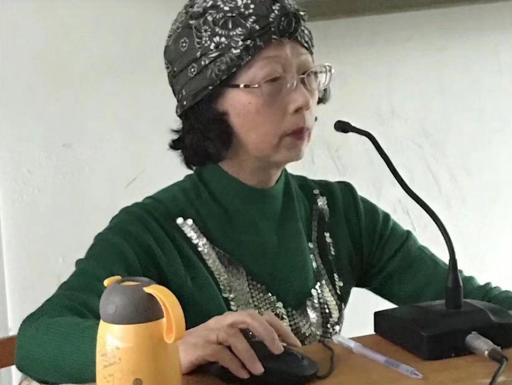 老师抓拍的学生搞怪瞬间,老师抓拍搞怪学生