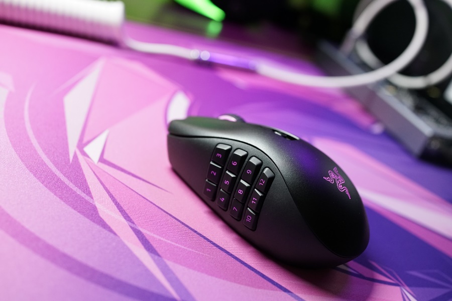 雷蛇那伽梵蛇专业版鼠标测评,雷蛇那伽梵蛇专业版和v2的区别