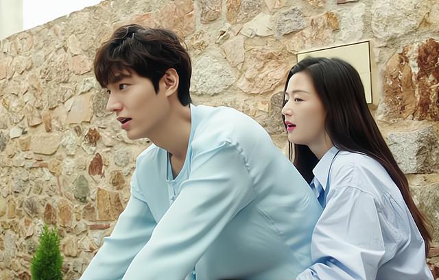 二婚女人结婚后频繁发朋友圈,二婚女再婚经常晒朋友圈