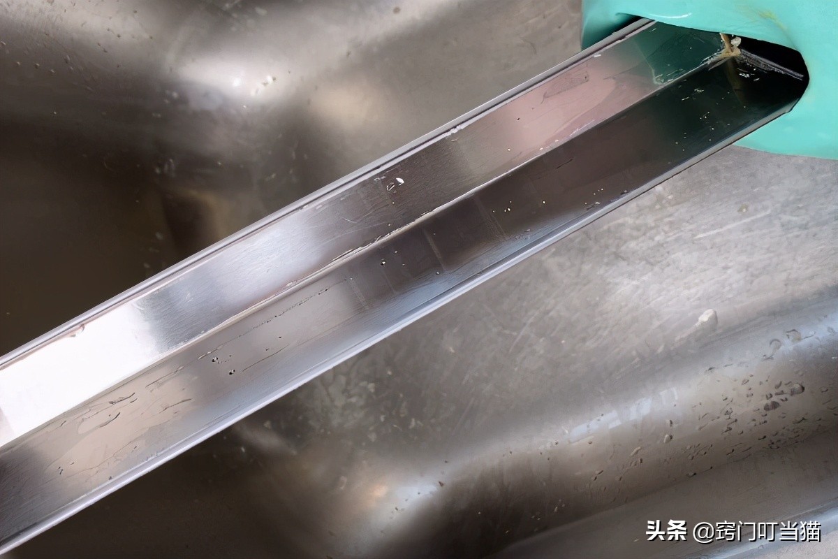 油烟机油盒的巧妙处理,油烟机油盒拆不下来怎么清洗