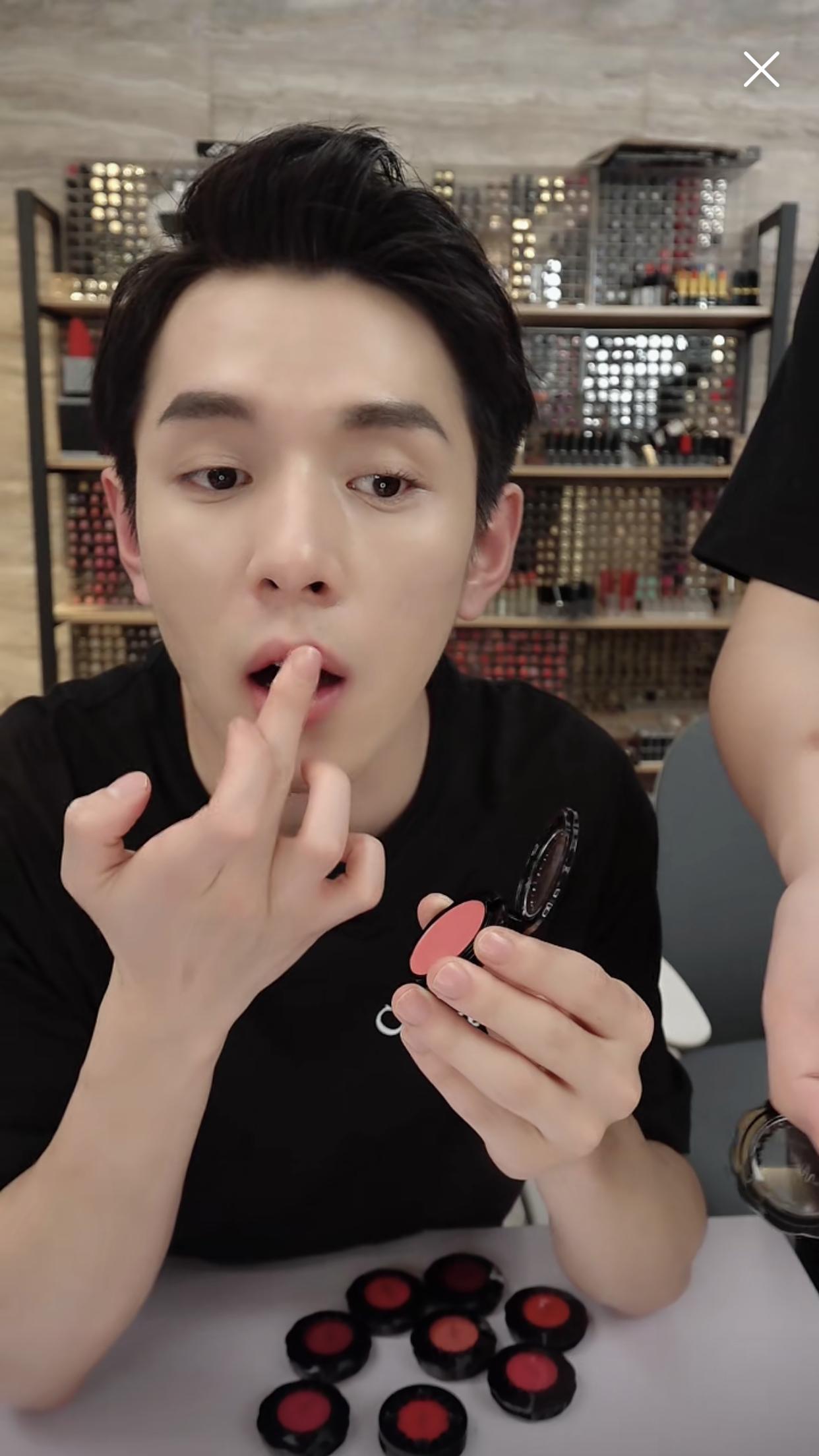 李佳琦力荐的平价口红，用后持久滋润不拔干，效果碾压“阿玛尼”