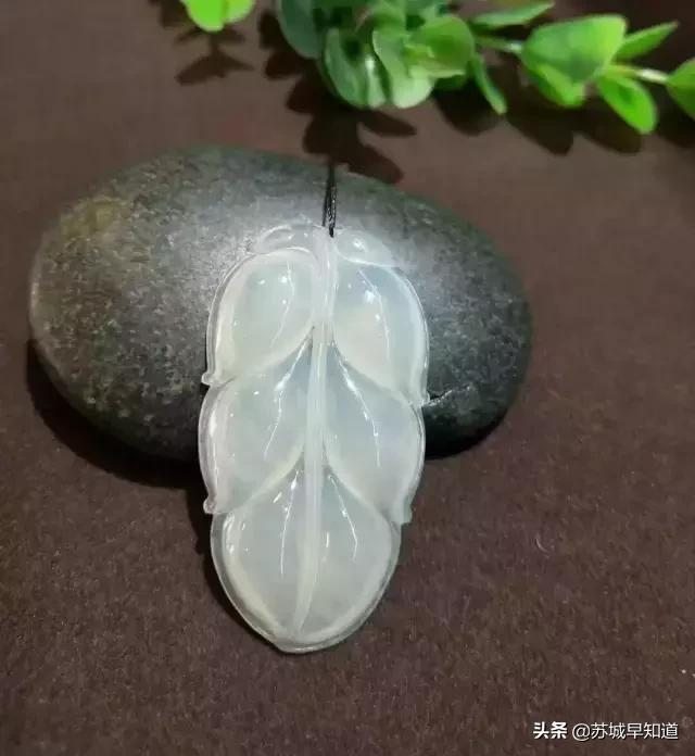 长期佩戴的玉石会不会变小,一直佩戴的翡翠什么样