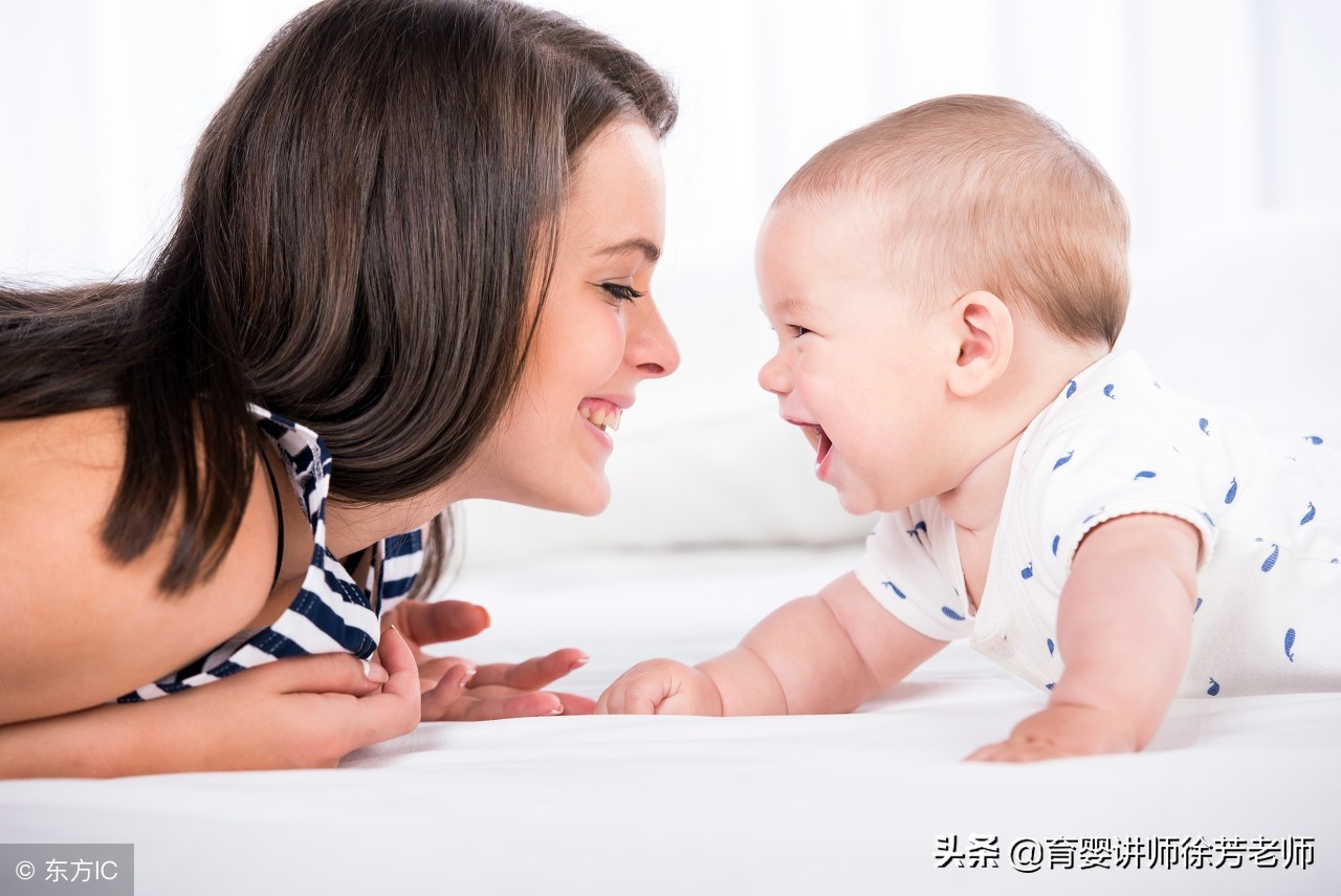 母乳喂养的宝宝，便便是绿色的，咋回事？