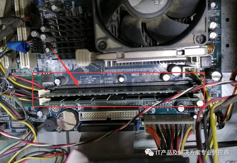 电脑显示器出现蓝屏怎么解决,蓝屏之后电脑页面变大了还有竖纹