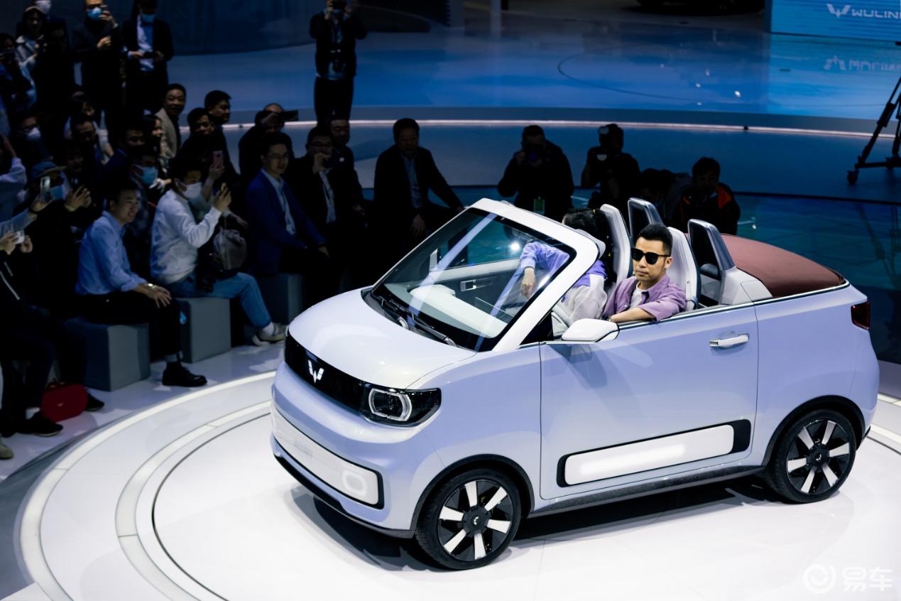 口碑最好的三排豪华车,速腾冠军跟八代思域怎么选