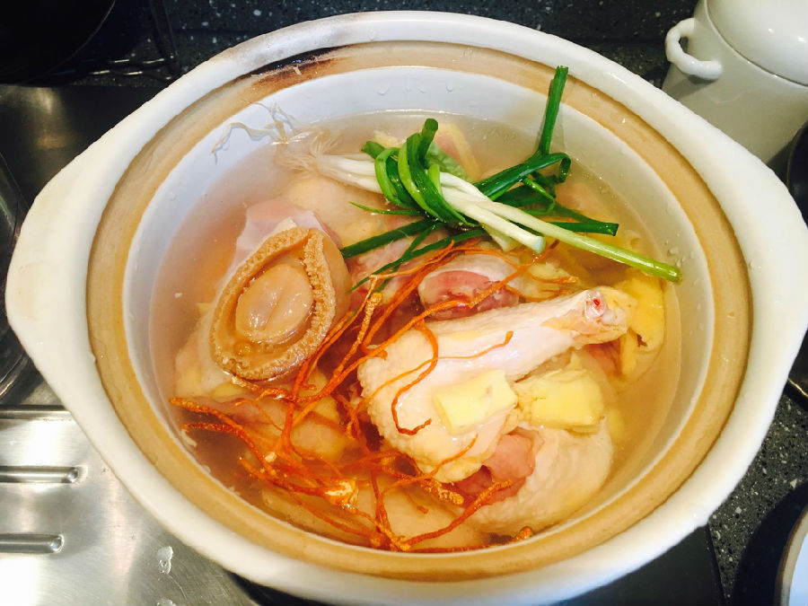 砂锅清炖鸡汤怎么做味最鲜,砂锅老鸡汤怎么炖才好喝