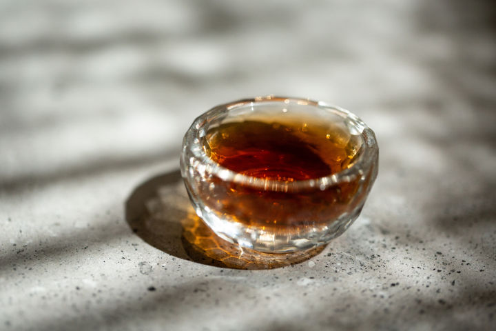 茶膏有白霜好还是没有的好,如何辨别茶的好坏