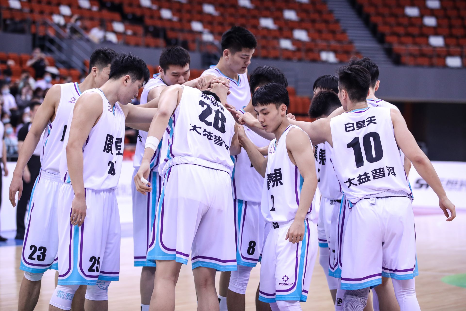 广东男篮贺希宁个人简历,广东全运会男篮12人名单