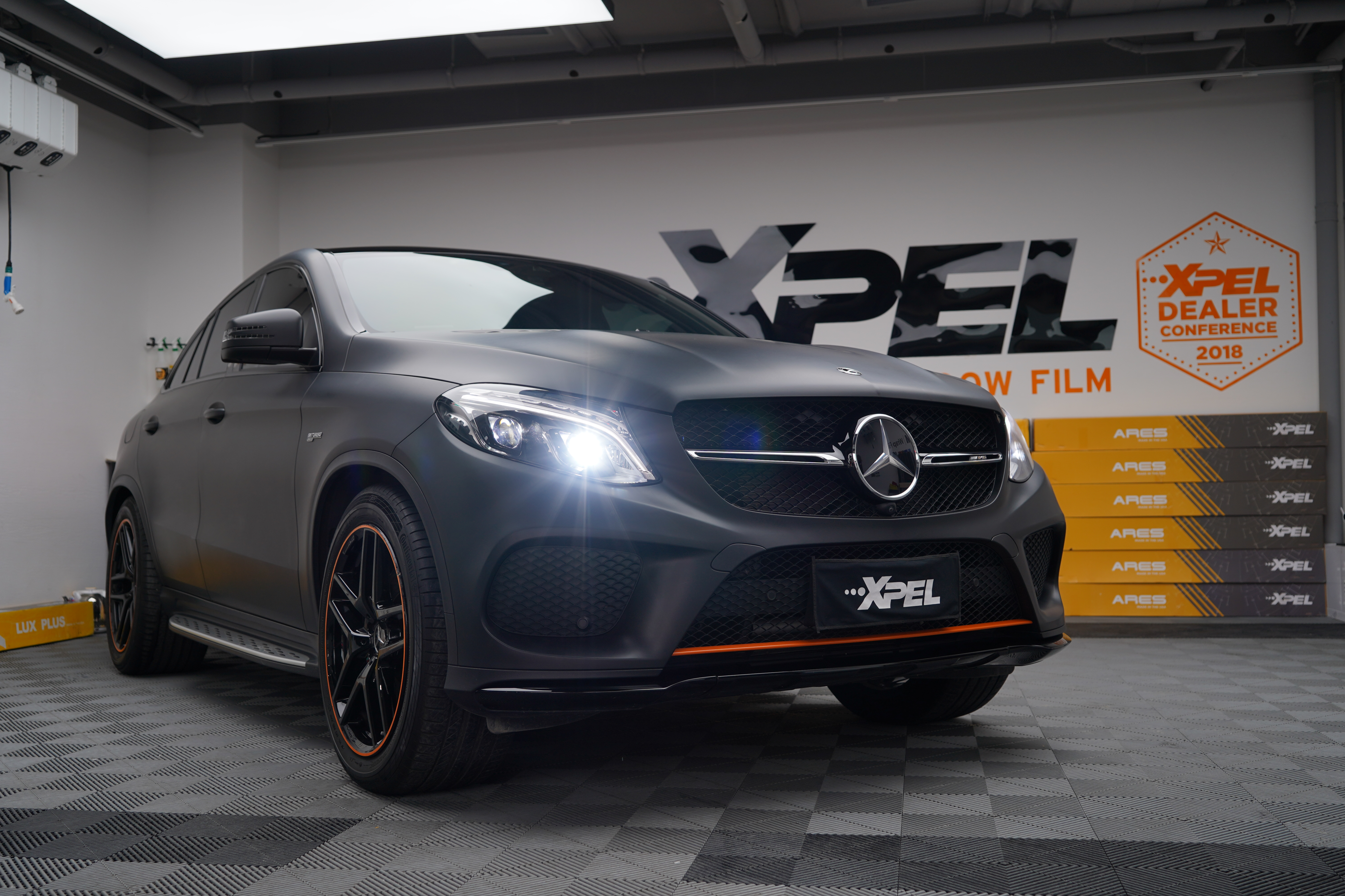 奔驰GLE43改全车炭黑,无惧任何对手挑战的黑武士