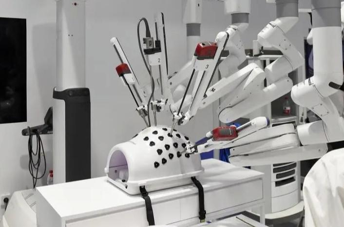 ​四旬妇子宫肌瘤合并输尿管损伤在广州市第一人民医院行达芬奇机器人辅助手术治愈