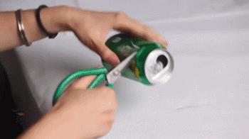 护士小姐用5毛钱的易拉罐，随手一剪猛翻千万倍，网友：手艺牛逼