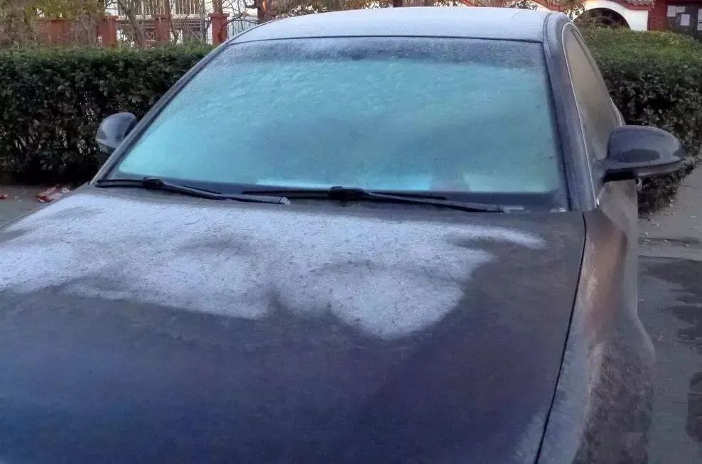 凯美瑞玻璃水冻了怎么解决,汽车玻璃水冻了解决办法