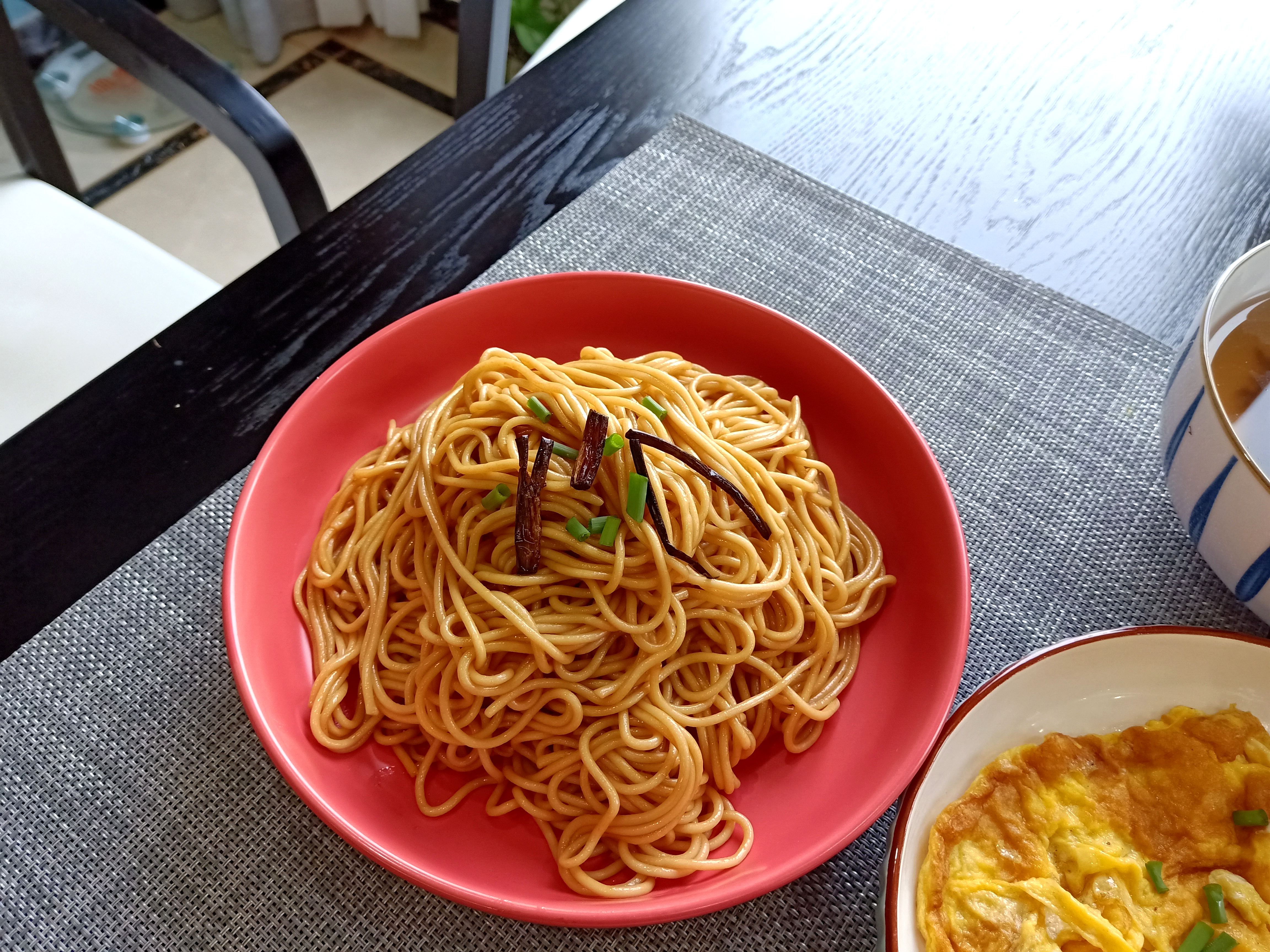 用鸡蛋葱做一个美味早餐,土豆鸡蛋葱做早餐