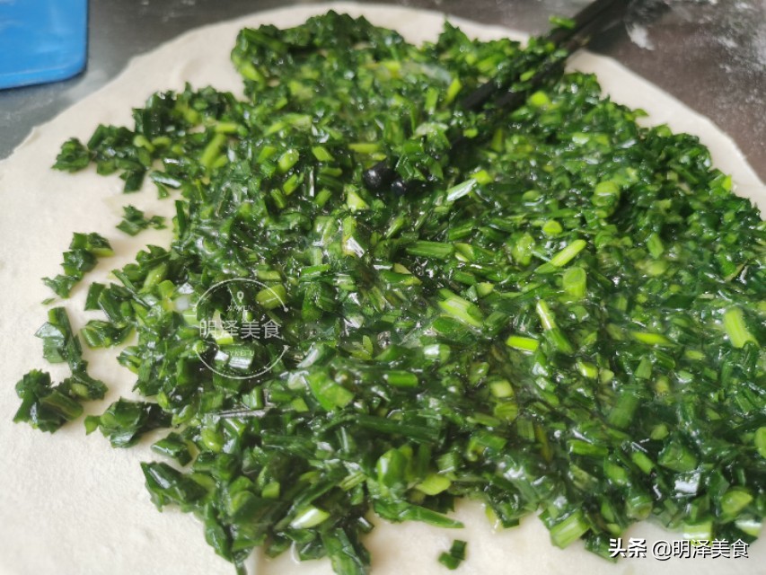 烙韭菜盒子用生鸡蛋,韭菜盒子里面的韭菜鸡蛋要炒熟吗