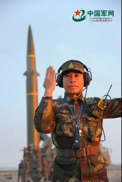 以无名铸威名，长剑问天背后的英雄……