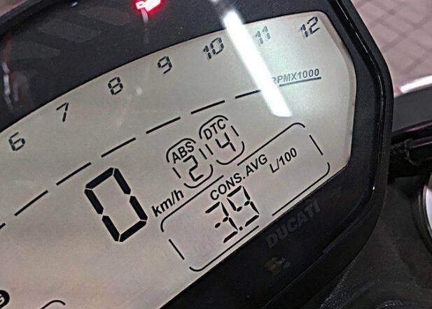 杜卡迪monster821外观改装,杜卡迪monster821行驶表现