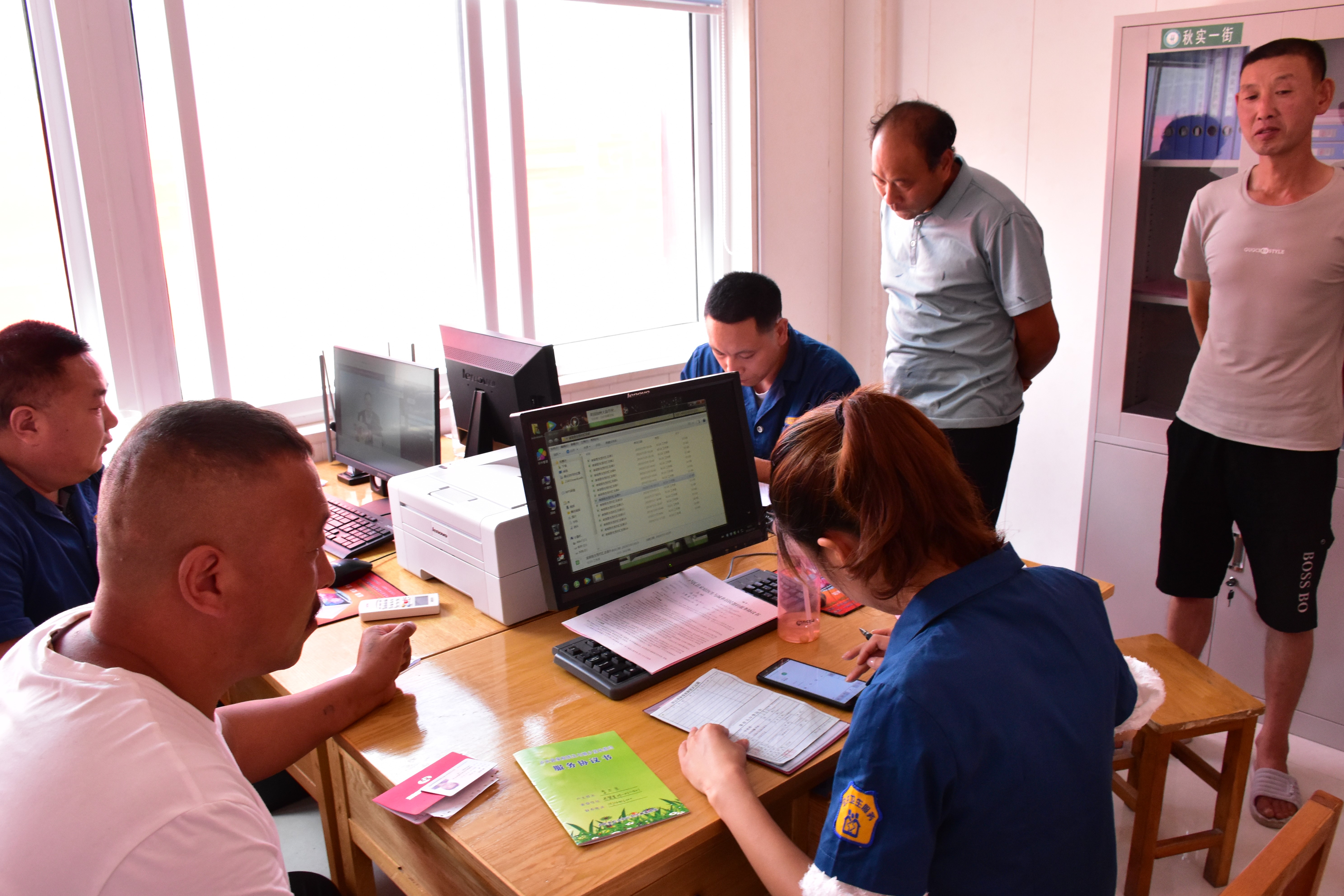 开展脱贫攻坚实践活动的目的,张劲松到天柱村调研脱贫攻坚工作