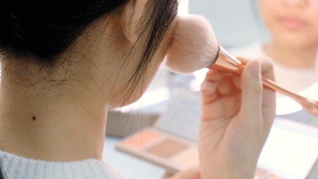 贵妇深层毛孔清洁,皮肤管理护肤中心深层清洁毛孔