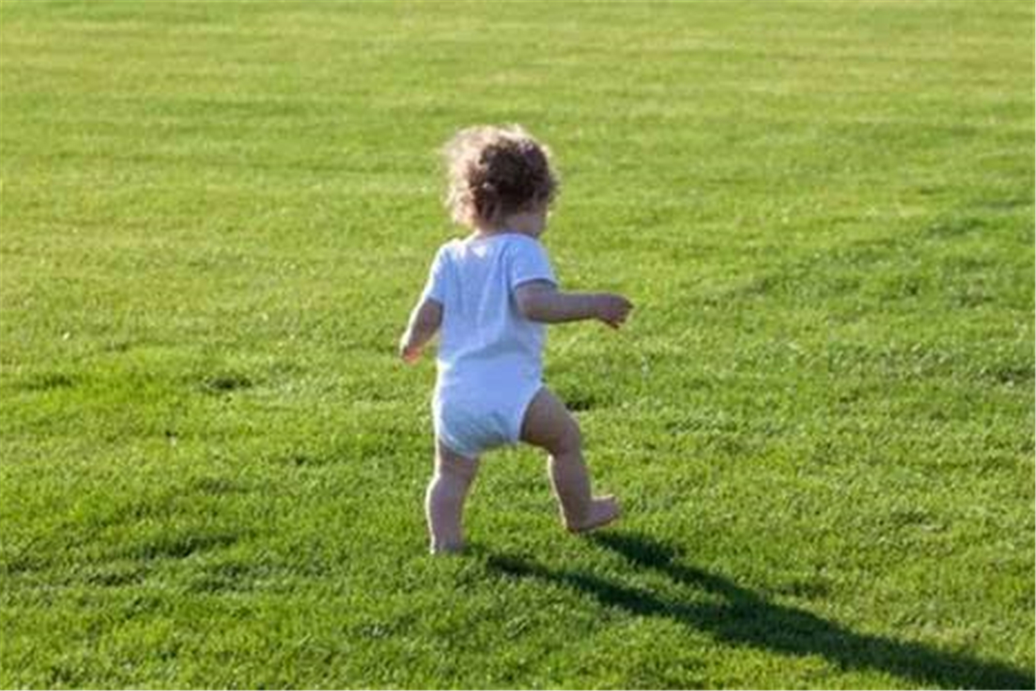 孩子死活不爱穿袜子怎么办,孩子不乐意穿袜子