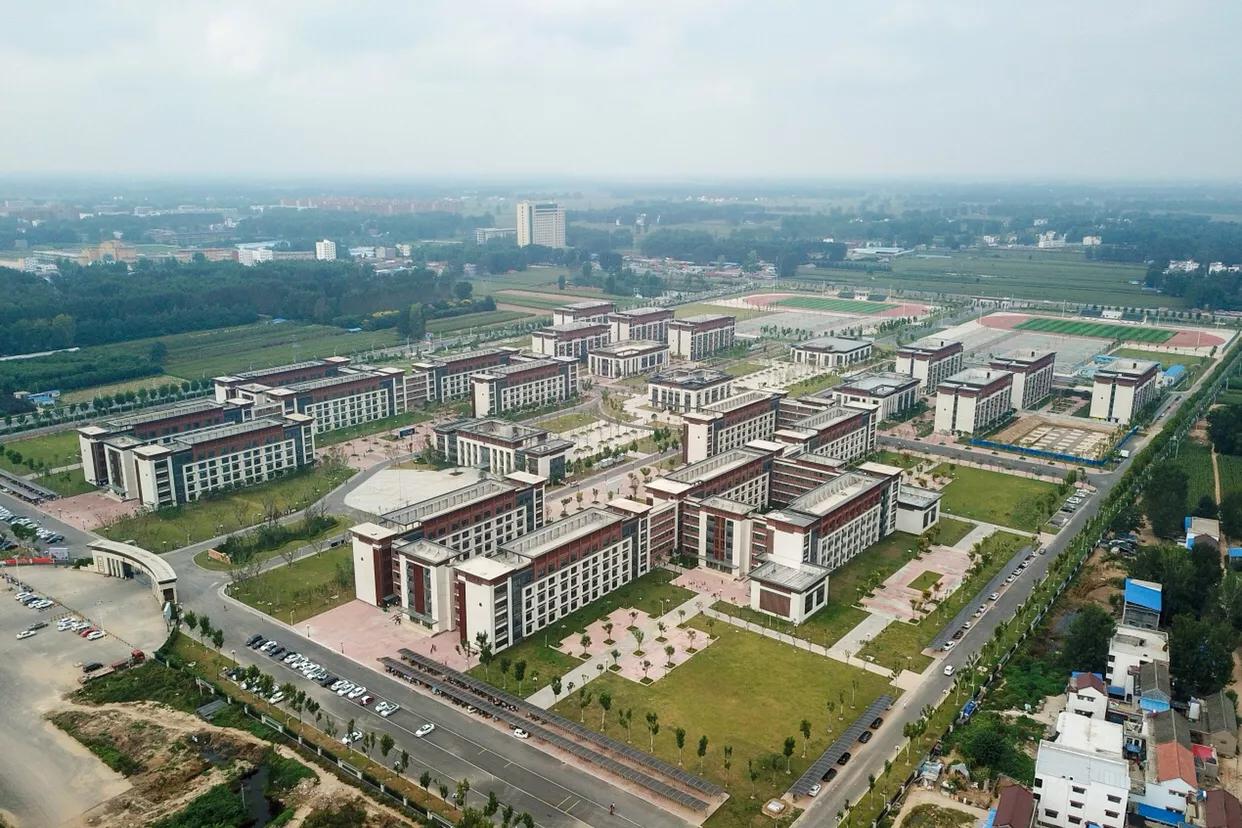 许家印去老师家视频,许家印送房给老师视频完整版