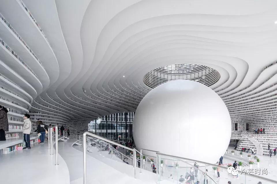 以建筑为主题的服装设计主题分析,服装设计建筑设计