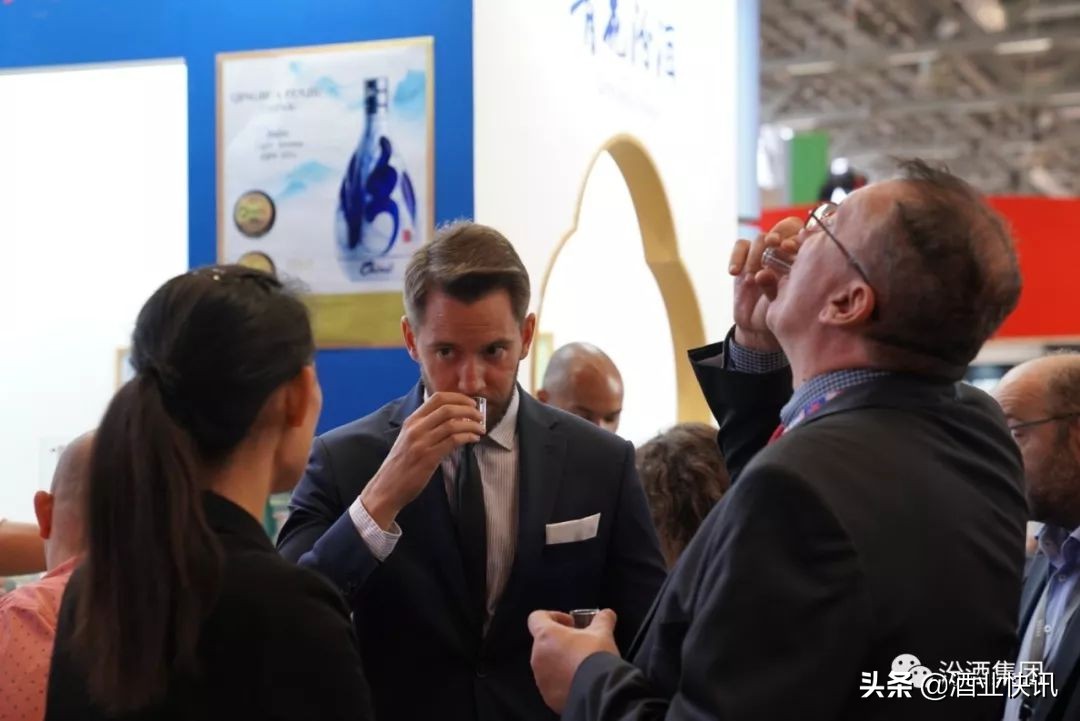 中国汾酒城灯光秀,汾酒20年展示