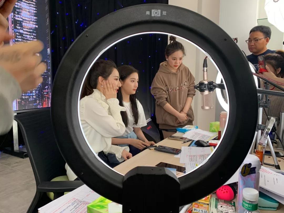 零距离跟访薇娅十二天：这世界，不是你想的那样