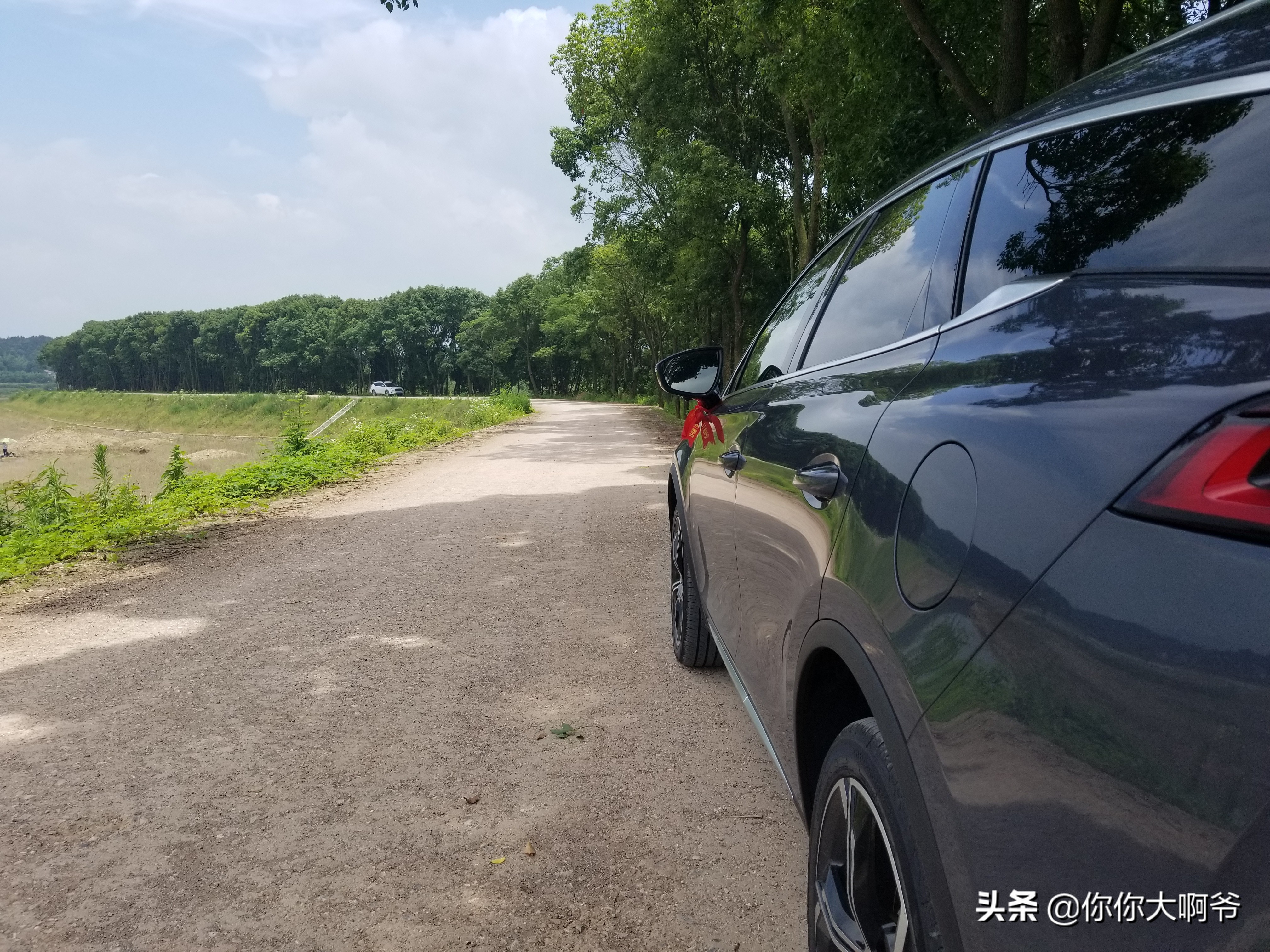 比亚迪唐dmi112km尊荣版赤地红,唐dmi冠军版200km尊享型评测