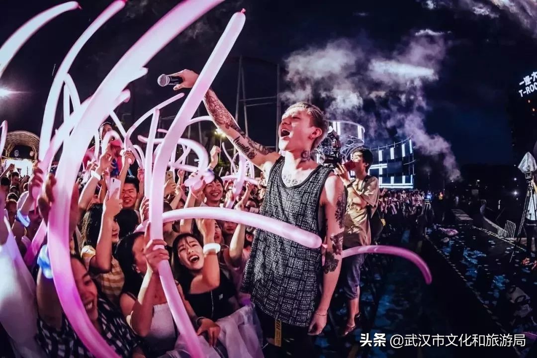 武汉欢乐谷电音节justin黄明昊,武汉欢乐谷hoha电音节黄明昊